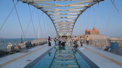 திருவள்ளுவர் சிலையும், விவேகானந்தர் பாறையும் கண்ணாடி பாலம் மூலம் இணைப்பு – இந்தியாவிலேயே முதல் முறை!