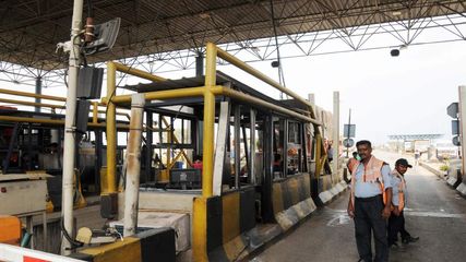 திறக்கப்பட்ட சென்னை-பெங்களூரு விரைவுச்சாலை – பொதுமக்கள் சுங்கக்கட்டணம் செலுத்த வேண்டாம்!