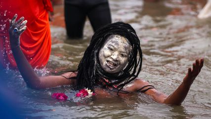 மகா கும்பமேளா 2025 யாத்ரீகர்கள் கவனத்திற்கு...இந்த பொருட்களை கொண்டு செல்ல மறந்துடாதீங்க