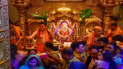 இந்தியாவின் இந்த பிரபல கோயிலில் தடை – ஷார்ட்ஸ், பேன்ட் அணிந்து கொண்டு கோயிலுக்குள் நுழையக்கூடாது!