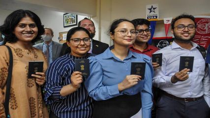 பாஸ்போர்ட் அப்ளை செய்வதற்கான விதிகளை மாற்றியுள்ள இந்திய அரசு - வண்ணம் முதல் பிறப்பு சான்றிதழ் வரை!