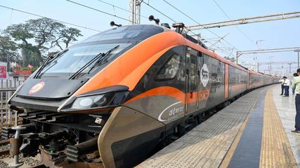 நஷ்டத்தில் இயங்கும் இந்திய ரயில்வே - ஒரு கி.மீ.க்கு ரூ.1.38 செலவழித்து, ரூ.0.73 பைசாவை வருவாயாகப் பெறுகிறது!