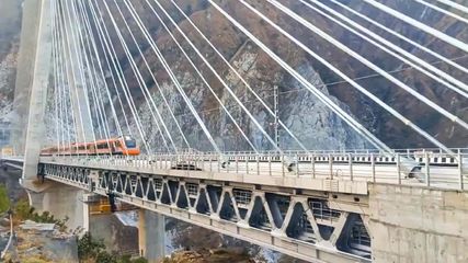 காஷ்மீரின் முதல் வந்தே பாரத் ரயில்...உலகின் மிக உயரமான ரயில் பாதை...எப்போ துவக்கம் தெரியுமா?