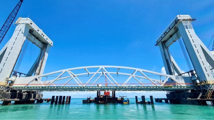 PICS: பாம்பன் பாலம்...இந்தியாவின் முதல் செங்குத்து தூக்கு பாலம் பற்றி இதெல்லாம் உங்களுக்கு தெரியுமா?