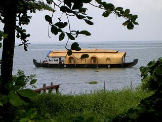 Kerala Backwaters and Houseboats – A Magical Journey!