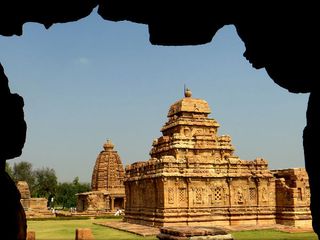 Traverse Through The Heritage Destinations of Karnataka
