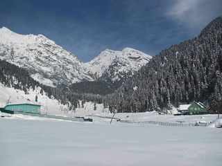 Travel to the 5 Skiing Destinations of India