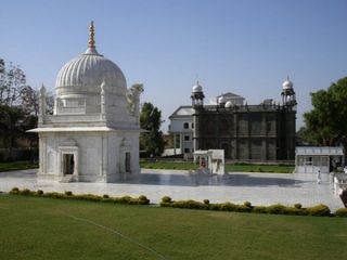 Travel to the Hilly town of Dungarpur