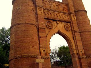 Travel to the Serene Town of Chanderi