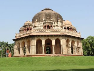 Lodhi Gardens – A Walk Through an Ancient Relic of Delhi