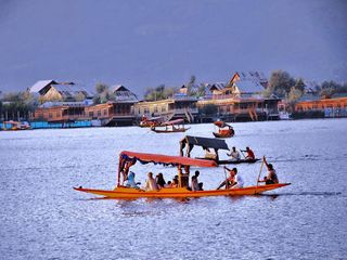 8 Charming City of Lakes in India 