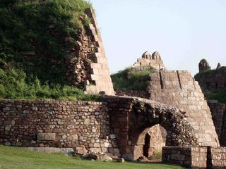 In the Path of Lesser Known Forts in Delhi