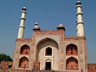 6 Not to be Missed Places in Agra Other Than Taj Mahal