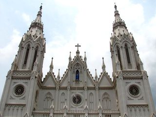 Our Lady of Dolours Basilica – The Largest Church in India!