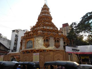 Ganapathi Bappa Moriya: A Day at Dagdusheth Halwai Ganapati Temple in Pune