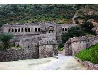 Do You Believe In Ghosts? These 6 Haunted Historical Monuments In India Will Make You Believe!!