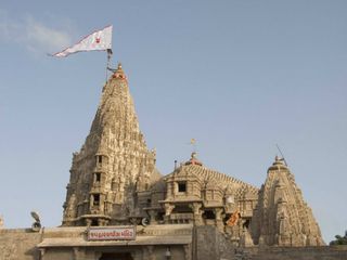 In The Magical Land of Lord Krishna: Dwarkadhish Temple in Dwarka