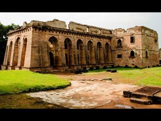 The Swinging Palace: Hindola Mahal in Mandu