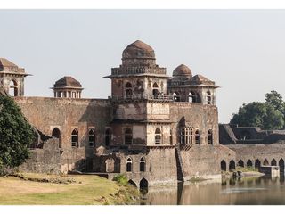 A Harem of 15000 Women?! You Must See the Jahaz Mahal in Mandu