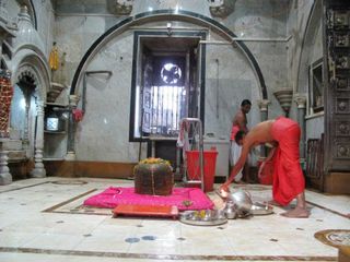 Babulnath Shiva Temple in Mumbai