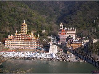 8 Temples on the Banks of Rivers in India