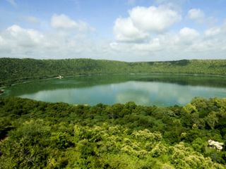 The 50000-Year-Old Lonar Crater Lake - Better Than A Science Fiction