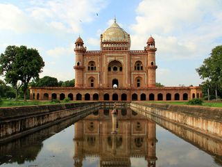 Safdarjung Tomb In Delhi: The Last Mughal Structure 