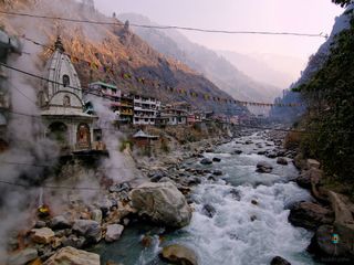 The Town Of Conflux Of Faith: Manikaran 