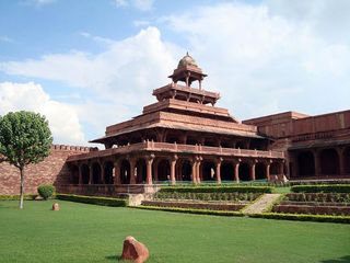 Top Places To Visit In Fatehpur Sikri