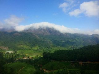 An Enchanting Trek To The Chokramudi Peak In Munnar!