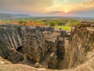 Visit Ellora Caves – One Of The Largest Cave Complexes In The World!