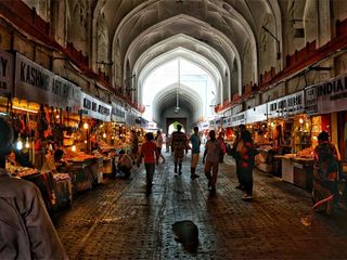 7 Ancient Bazaars Of India That Will Take You Back In Time
