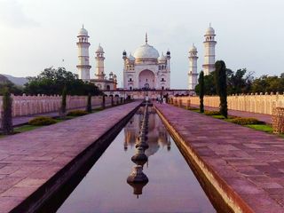 4 Lookalike Taj Mahals In India