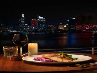 8 Classy Floating Restaurants In the World