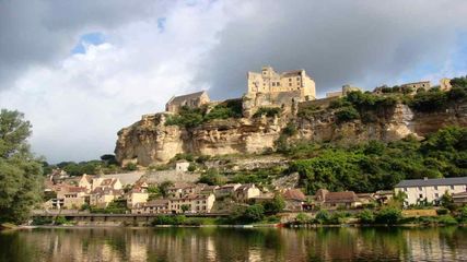 Baynac-et-Cazenac- Perfect fairy tale town in France!