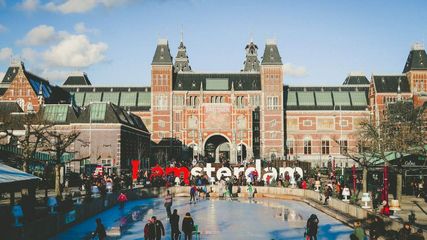 A Tale of Two Eras: Contrasting Amsterdam's Historical Districts with Modern Attractions