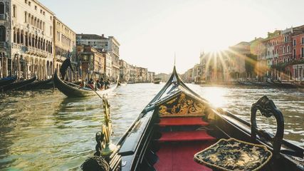 Love and Betrayal on the Venice's Grand Canal