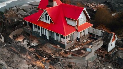 Survival Story: The Red Roofed House that Escaped  Hawaii's Ferocious Wildfires