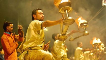 The Melodious Ghats: Experience Evening Aarti on River Ganges in Varanasi