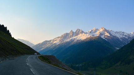 Exploring the Mesmerising Beauty of Sonmarg Kashmir: The Meadow of Gold