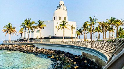 Saudi Arabia's New Residency Programs Lure Professionals and Investors Globally