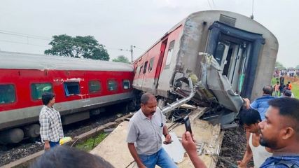 18 Coaches of Howrah-Mumbai Mail Derail in Jharkhand; Check Helpline Numbers Here