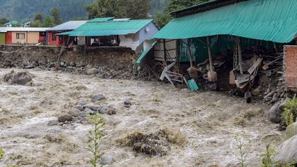 Cloudburst in Tosh Nallah Triggers Flash Flood in Kullu: Footbridge and Shops Swept Away