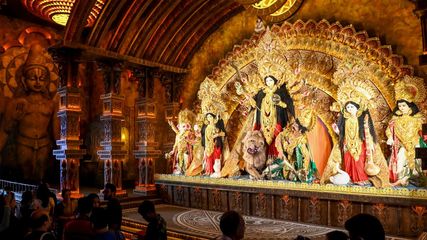 A Traveler’s Guide to the Best Durga Puja Pandals in Kolkata