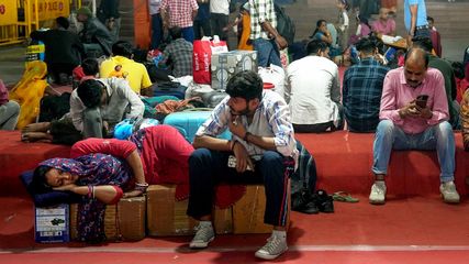 Chhath Puja Travel Rush: Tips For Managing Crowds On Trains And Flights