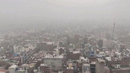 Severe Smog Hits Delhi: 300 Flights Disrupted as AQI Reaches Hazardous Level
