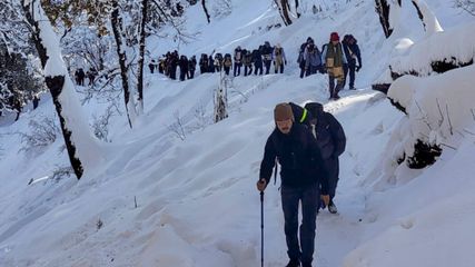 Tourists Rush to Auli, Uttarakhand  as Snowfall Enhances Nizmula Valley’s Beauty