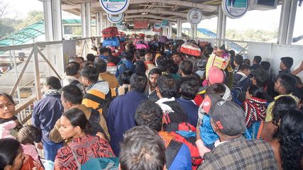 Staying Safe In Crowded Places: Essential Tips For Travellers