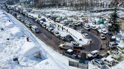Avalanche Hits Solang Nala Near Manali, Authorities Issue Warning