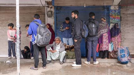 Amid War Tensions- Trains Cancelled, Passengers in Jammu Turn to Taxis Charging ₹30,000